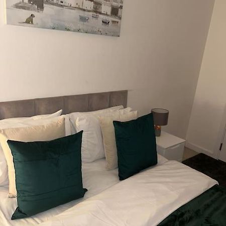 Contemporary Urban Retreat, 2-Bedroom Haven By London City Airport المظهر الخارجي الصورة