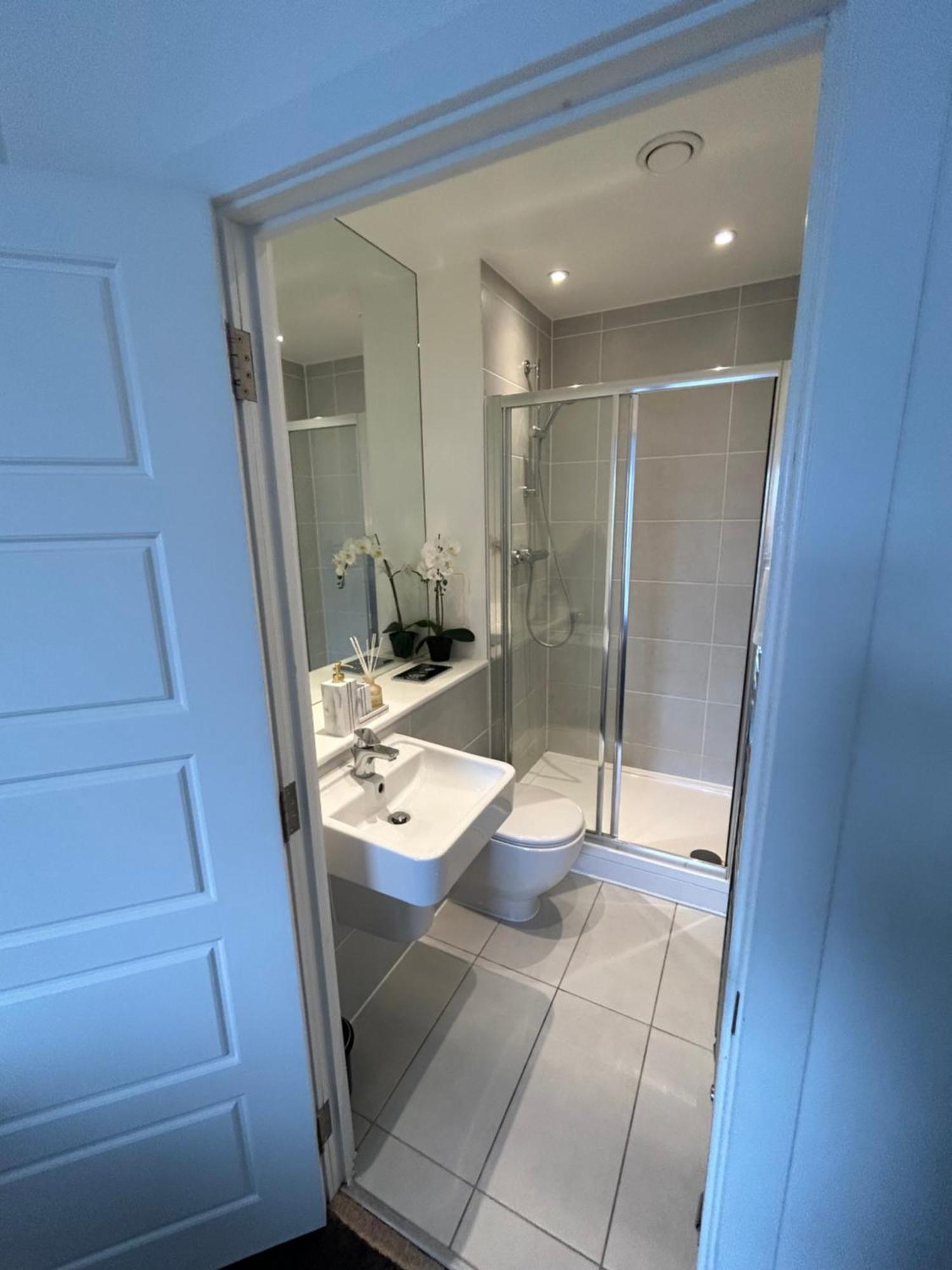 Contemporary Urban Retreat, 2-Bedroom Haven By London City Airport المظهر الخارجي الصورة