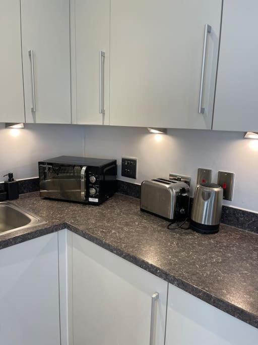 Contemporary Urban Retreat, 2-Bedroom Haven By London City Airport المظهر الخارجي الصورة