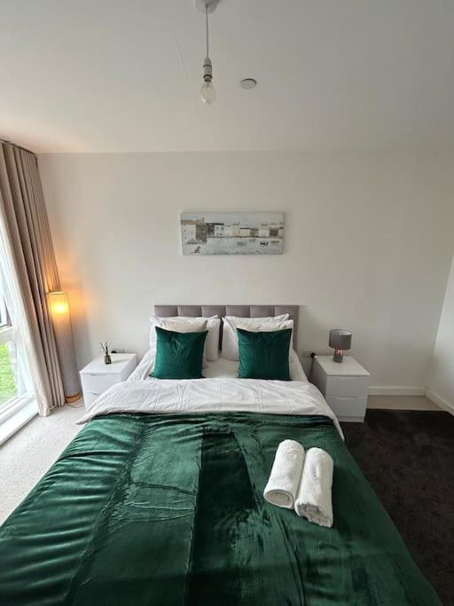 Contemporary Urban Retreat, 2-Bedroom Haven By London City Airport المظهر الخارجي الصورة