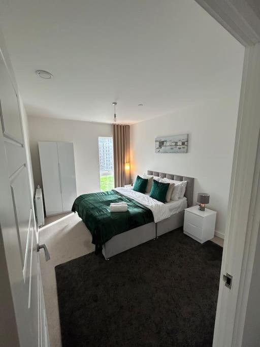 Contemporary Urban Retreat, 2-Bedroom Haven By London City Airport المظهر الخارجي الصورة