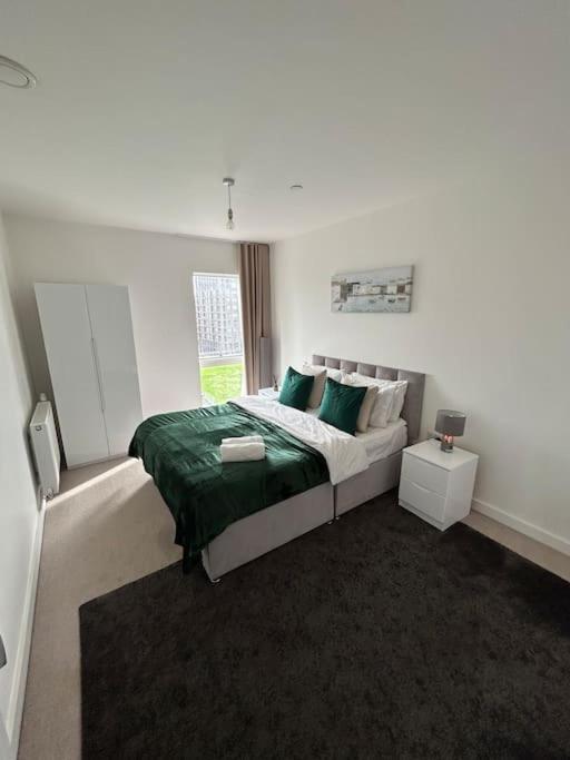 Contemporary Urban Retreat, 2-Bedroom Haven By London City Airport المظهر الخارجي الصورة