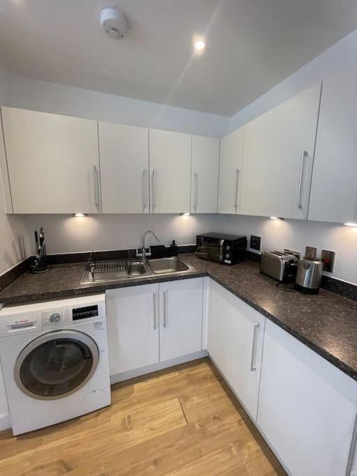 Contemporary Urban Retreat, 2-Bedroom Haven By London City Airport المظهر الخارجي الصورة
