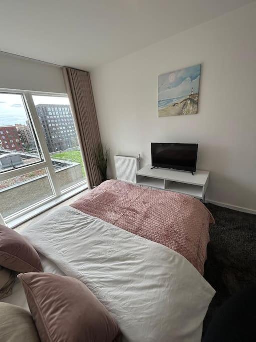 Contemporary Urban Retreat, 2-Bedroom Haven By London City Airport المظهر الخارجي الصورة