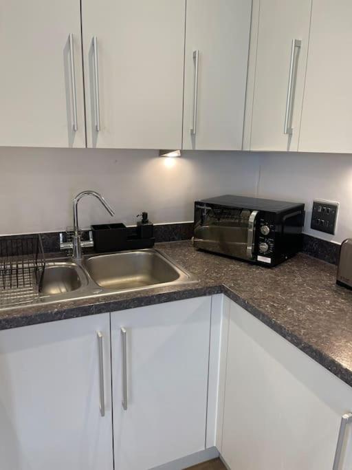 Contemporary Urban Retreat, 2-Bedroom Haven By London City Airport المظهر الخارجي الصورة