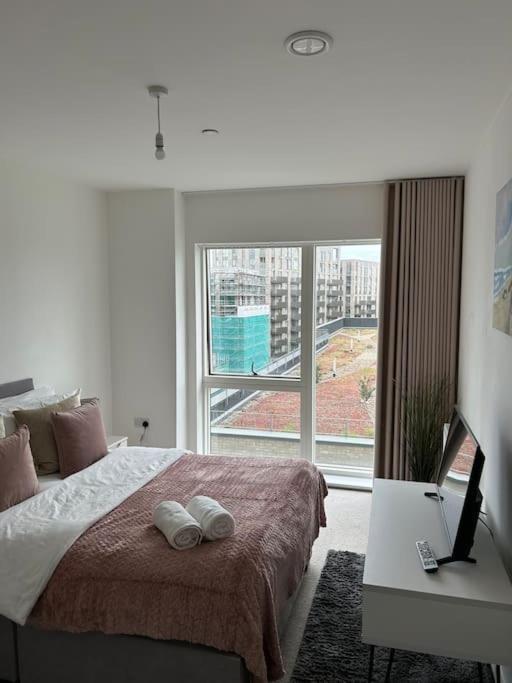 Contemporary Urban Retreat, 2-Bedroom Haven By London City Airport المظهر الخارجي الصورة